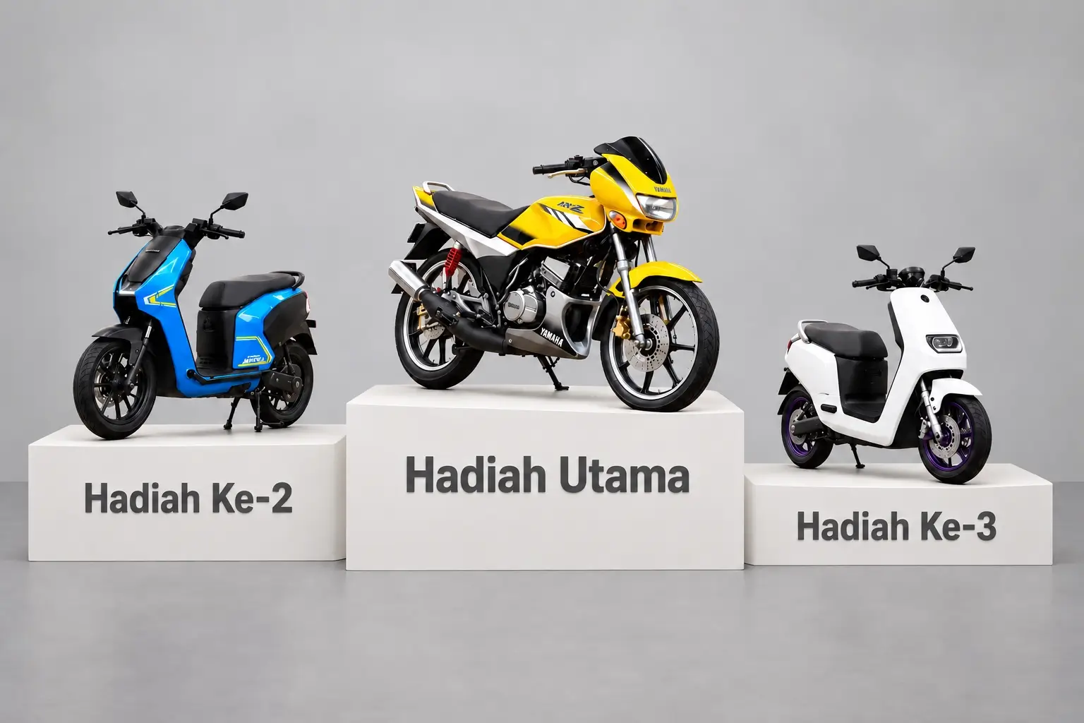 Ketiga-tiga motosikal hadiah di atas podium tempat pertama, kedua dan ketiga